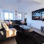 Villa Dene Hollow