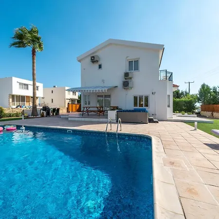 Dene Hollow Villa Voroklini