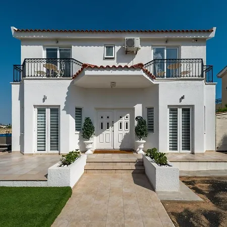 Villa Dene Hollow