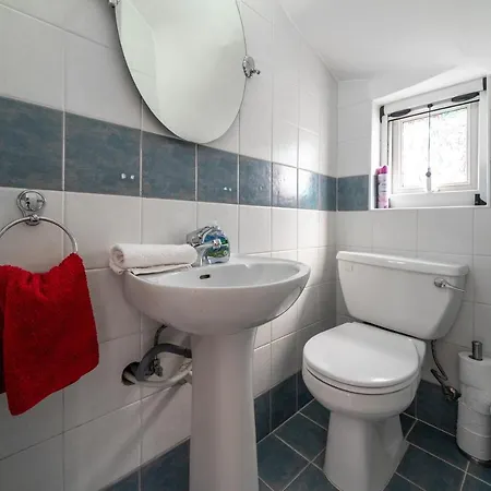 Dene Hollow Vilă Voroklini