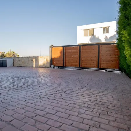 Villa Dene Hollow *