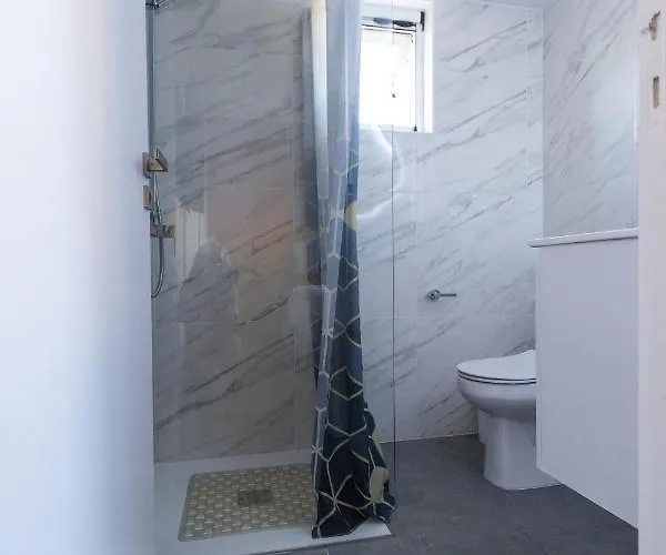 Dene Hollow 보로클리니