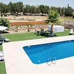Dene Hollow Villa *