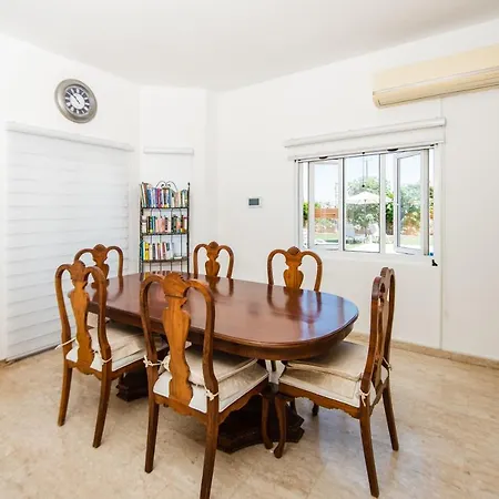 Villa Dene Hollow *