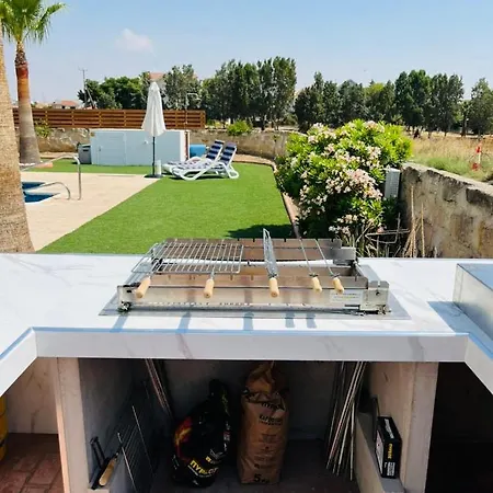 Dene Hollow * Voróklini