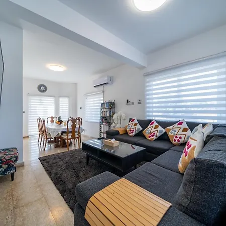 Dene Hollow * Oroklini