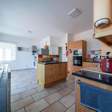 Dene Hollow Вилла Вороклини