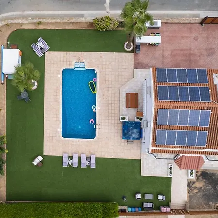 Dene Hollow Voróklini