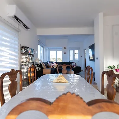 Вилла Dene Hollow *