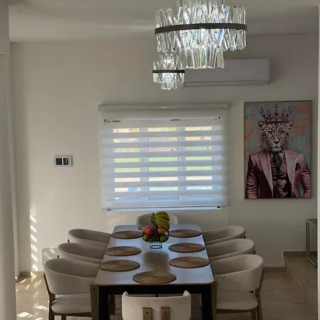 Dene Hollow * Voróklini