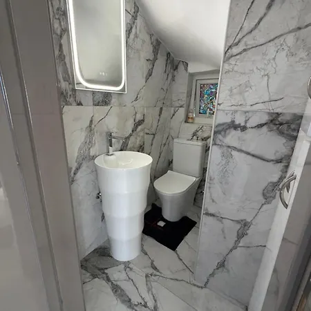 Dene Hollow * Βορόκλινη