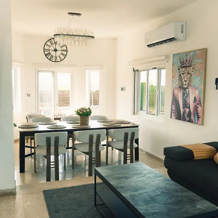 Villa Dene Hollow *