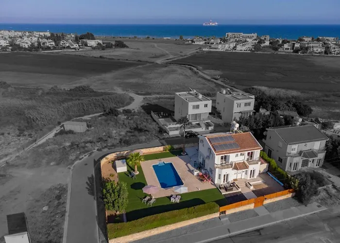 Dene Hollow Oroklini