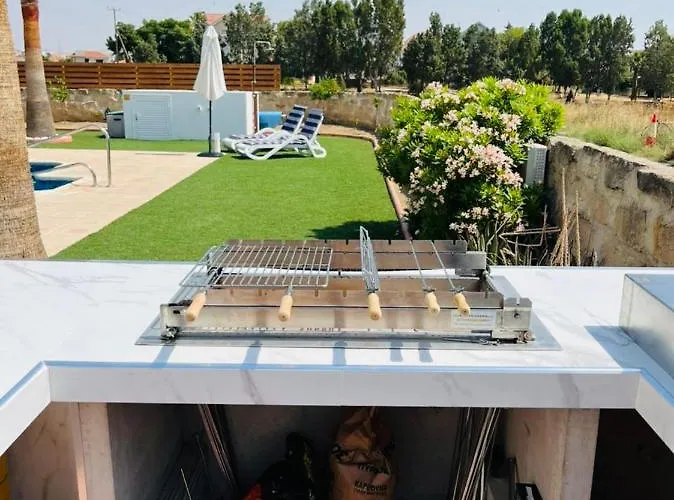 Dene Hollow * Oroklini