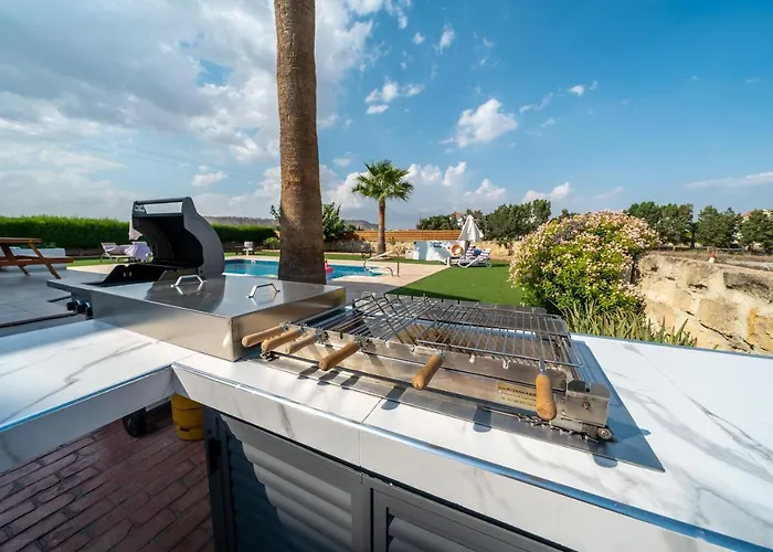 Dene Hollow Villa Voroklini