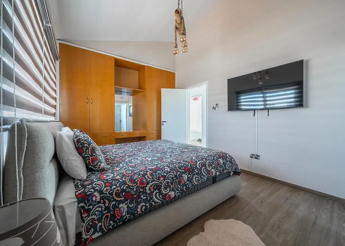 Dene Hollow * Oroklini