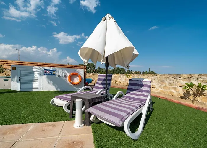 Dene Hollow * Voroklini