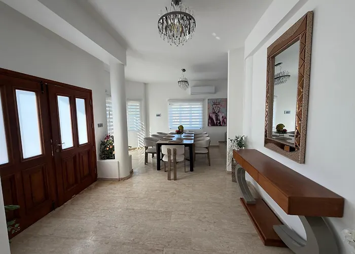 Dene Hollow Villa Voroklini