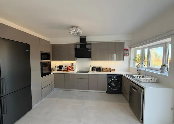 Dene Hollow * Voroklini