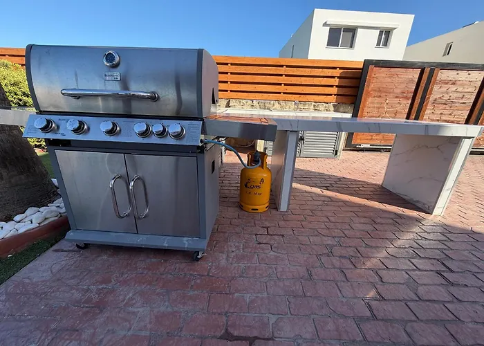 Dene Hollow Oroklini